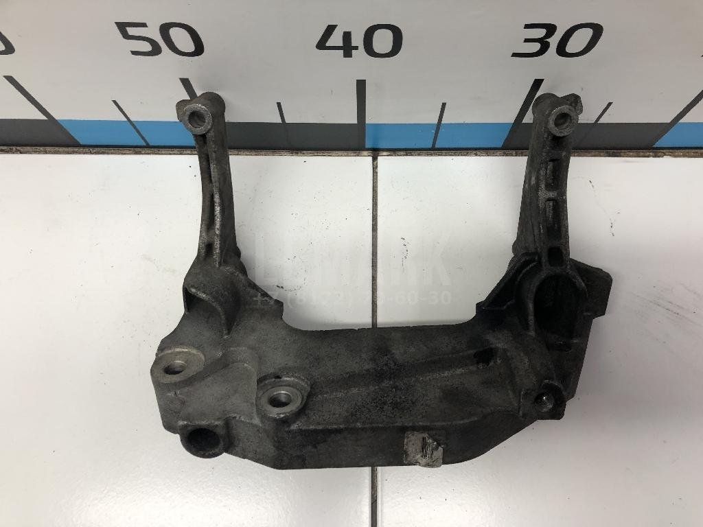 Кронштейн двигателя