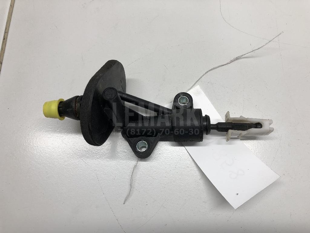 Цилиндр сцепления главный