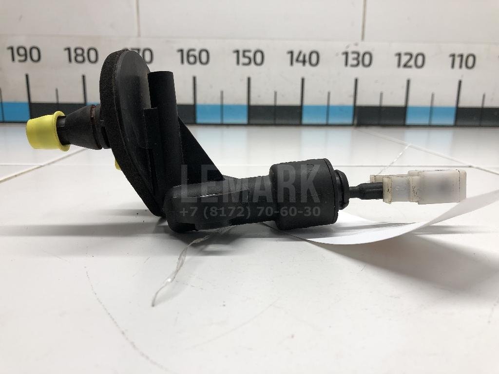 Цилиндр сцепления главный