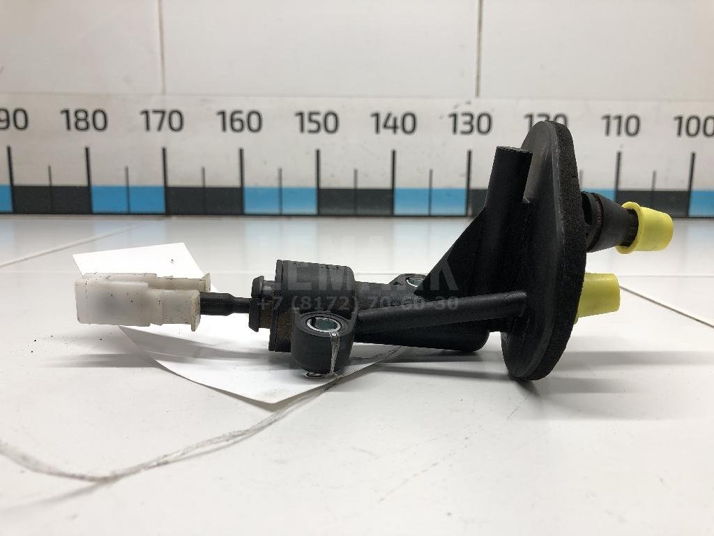 Цилиндр сцепления главный