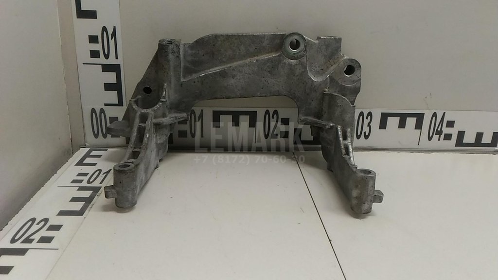 Кронштейн двигателя