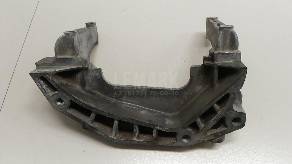 Кронштейн двигателя