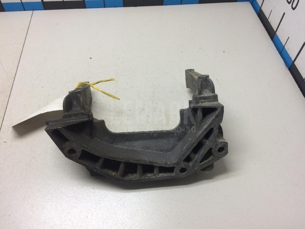 Кронштейн двигателя