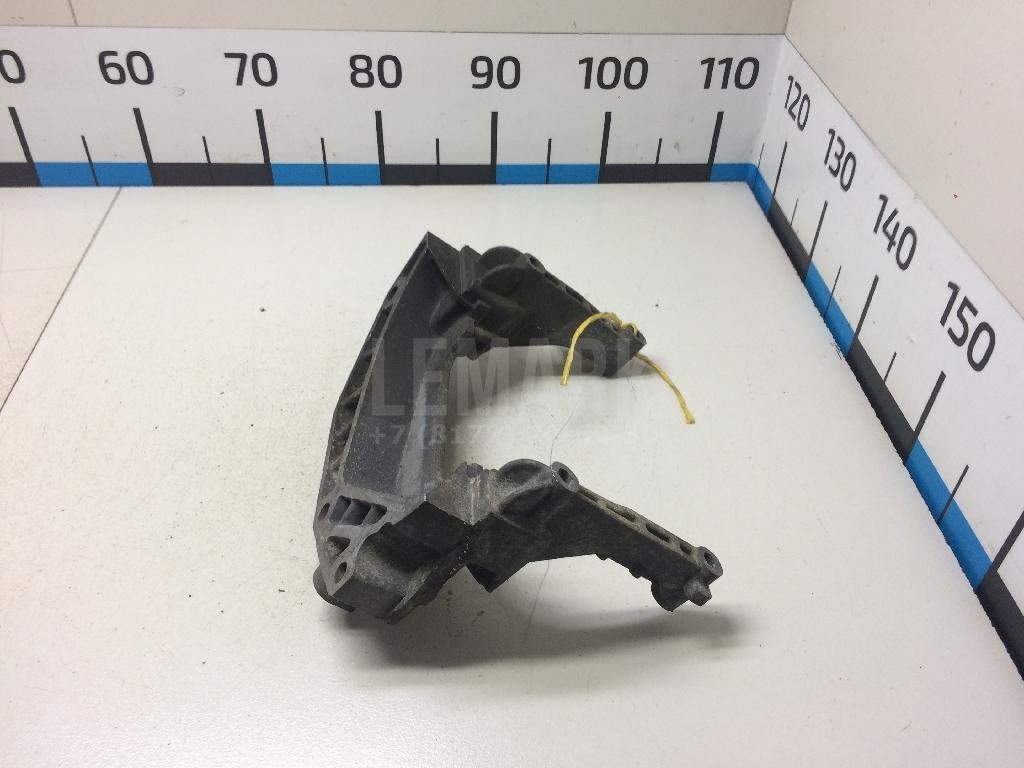 Кронштейн двигателя