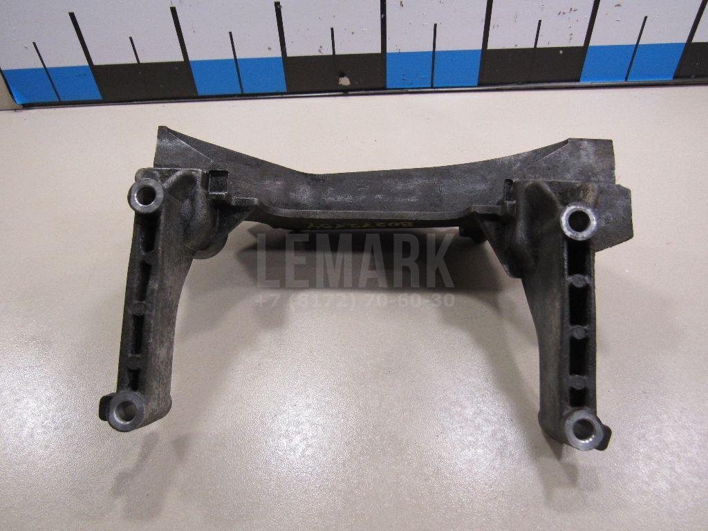 Кронштейн двигателя