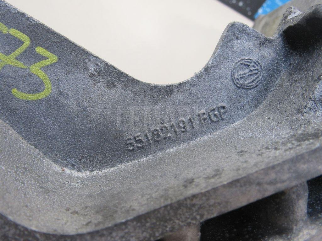 Кронштейн двигателя