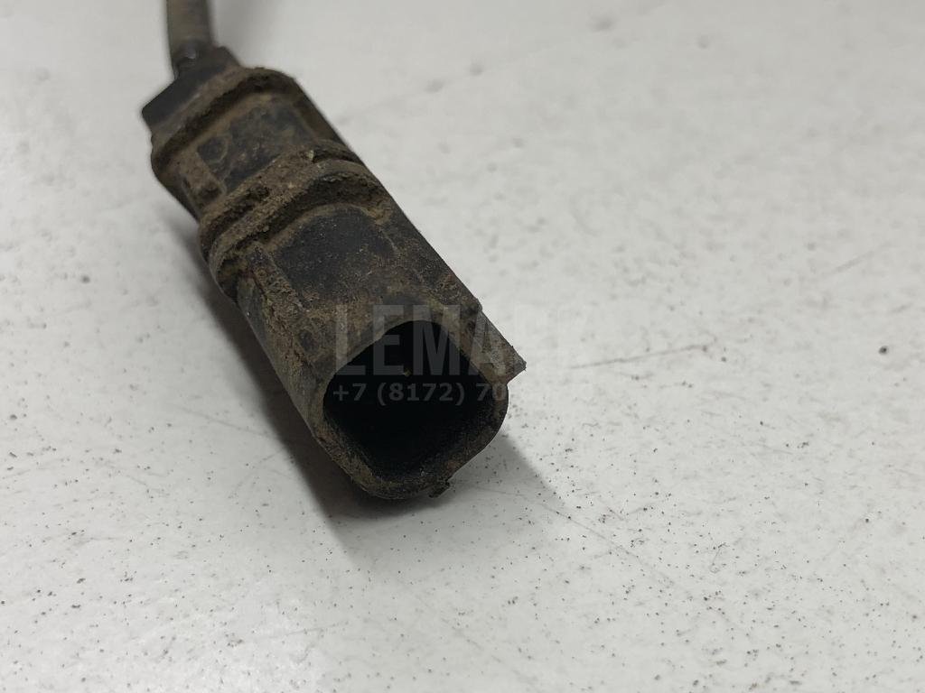 Кулак поворотный передний правый