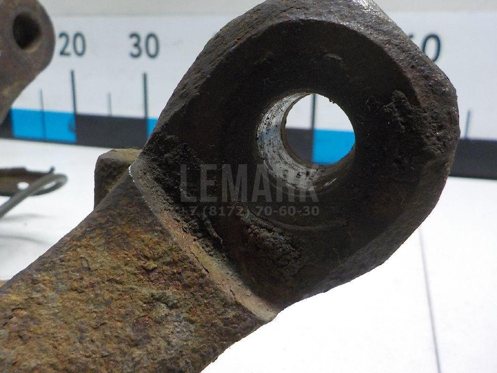 Кулак поворотный передний правый