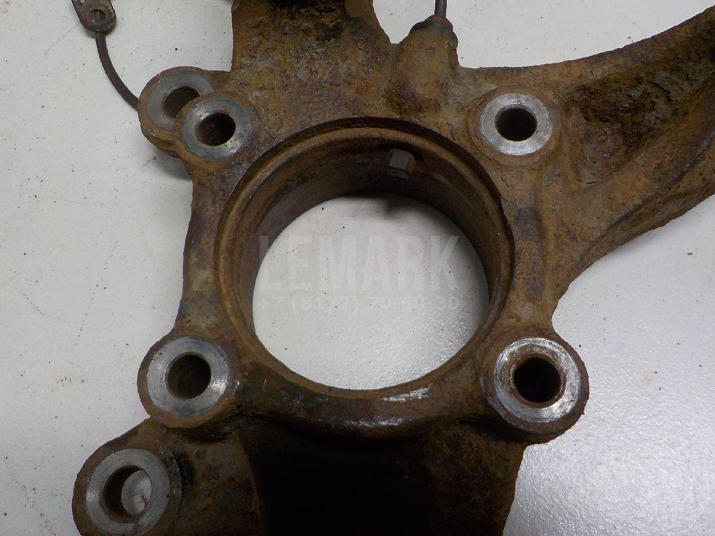 Кулак поворотный передний правый