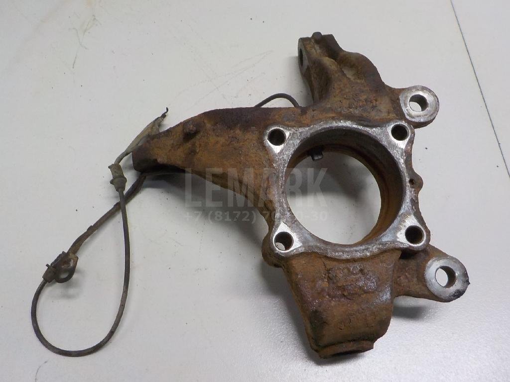 Кулак поворотный передний правый