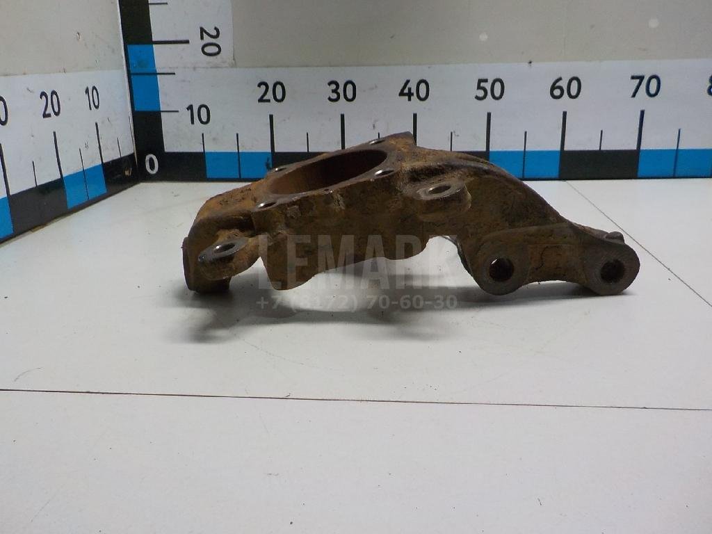 Кулак поворотный передний правый