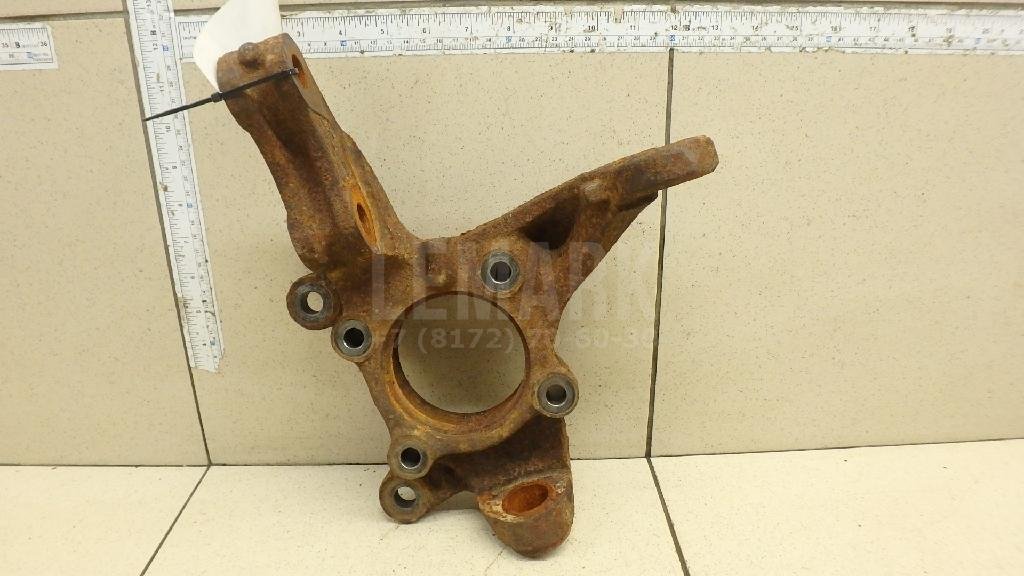 Кулак поворотный передний правый