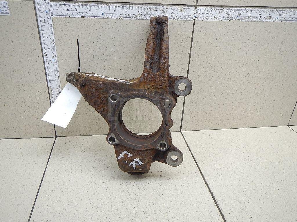 Кулак поворотный передний правый