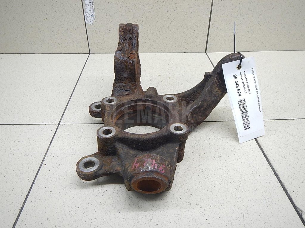 Кулак поворотный передний правый