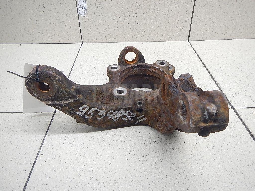 Кулак поворотный передний правый