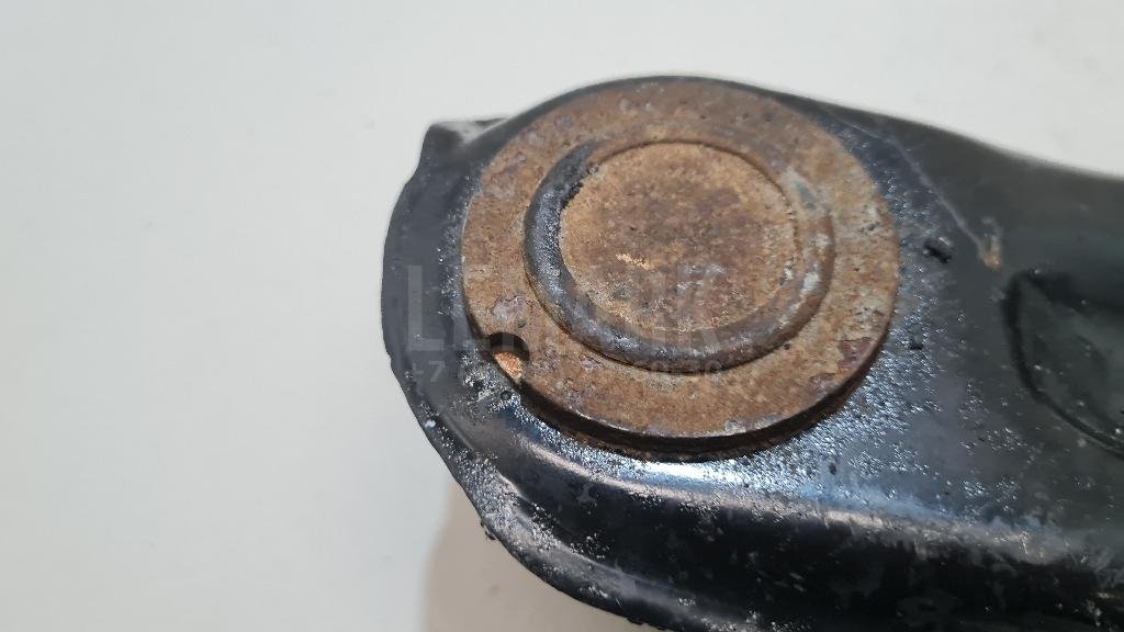 Рычаг задний верхний правый