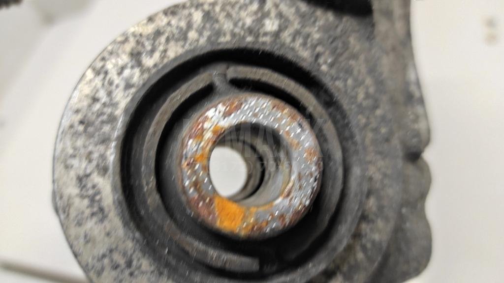 Кулак поворотный задний правый