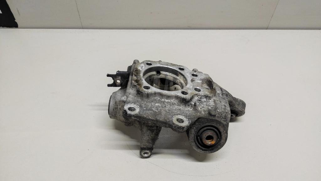 Кулак поворотный задний правый