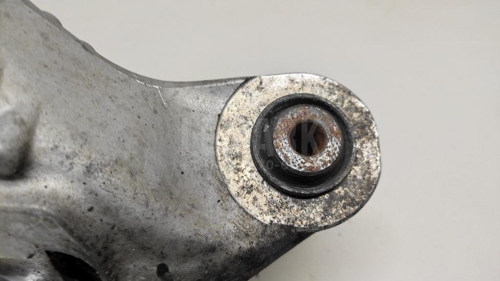 Кулак поворотный задний правый