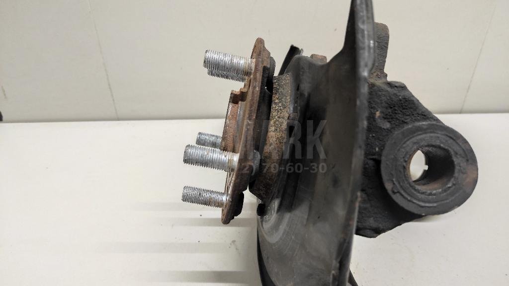 Кулак поворотный передний правый