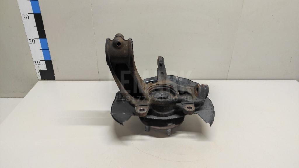 Кулак поворотный передний правый