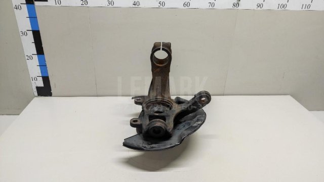 Кулак поворотный передний правый