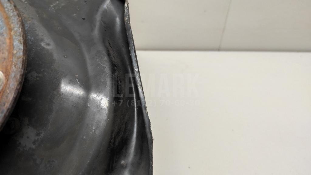 Кулак поворотный передний левый