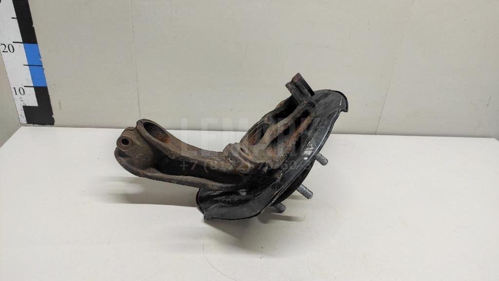 Кулак поворотный передний левый