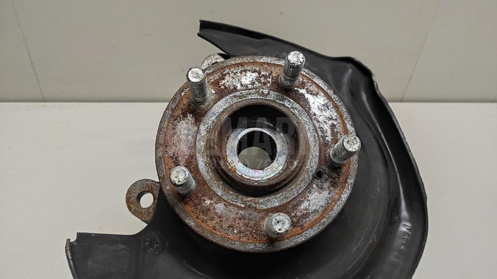 Кулак поворотный передний левый