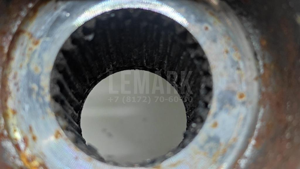 Кулак поворотный передний левый