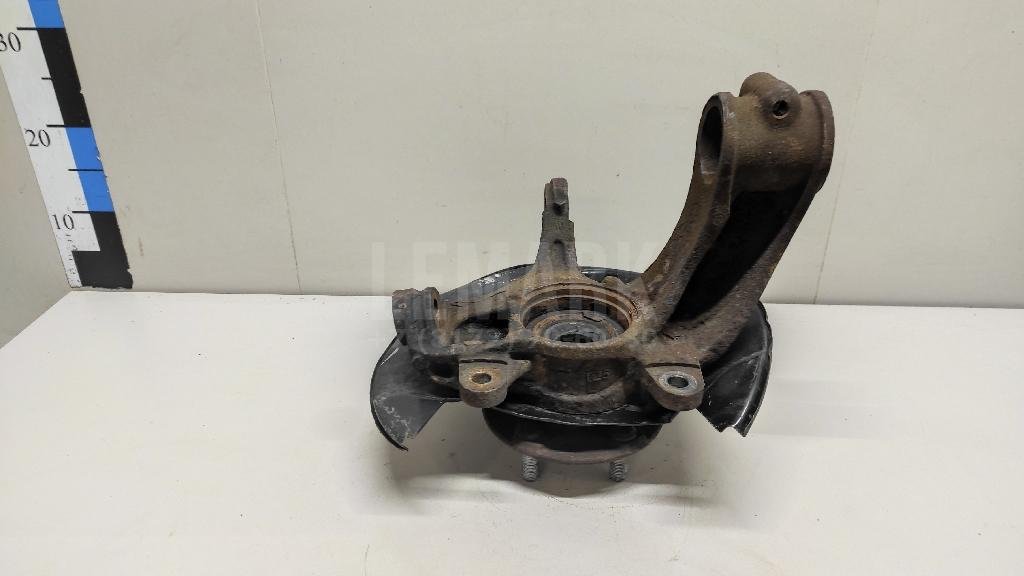 Кулак поворотный передний левый