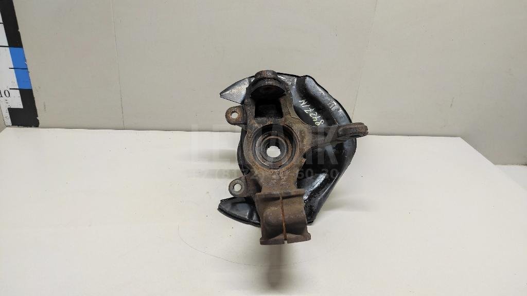 Кулак поворотный передний левый