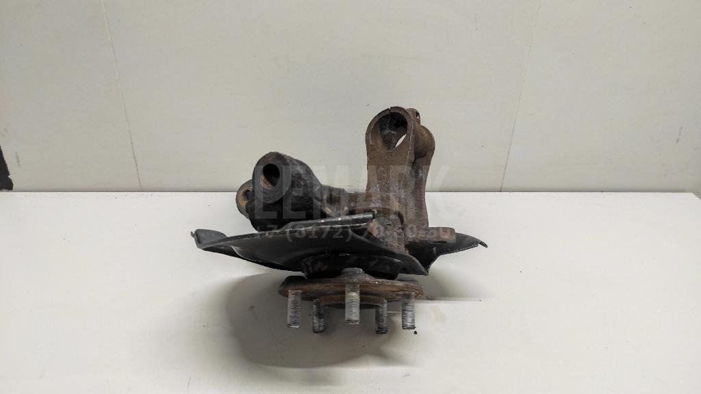 Кулак поворотный передний левый