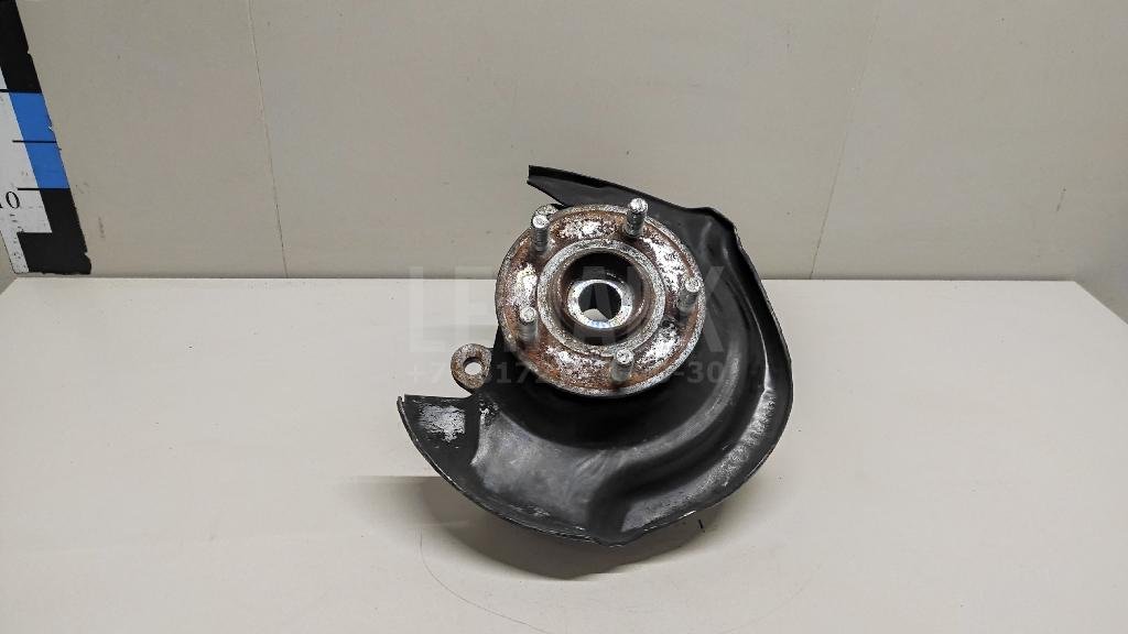 Кулак поворотный передний левый