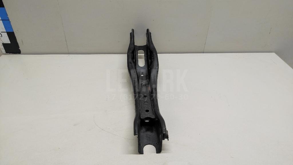Рычаг задний нижний левый