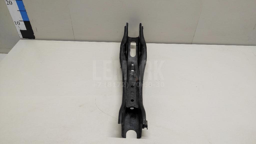 Рычаг задний нижний левый
