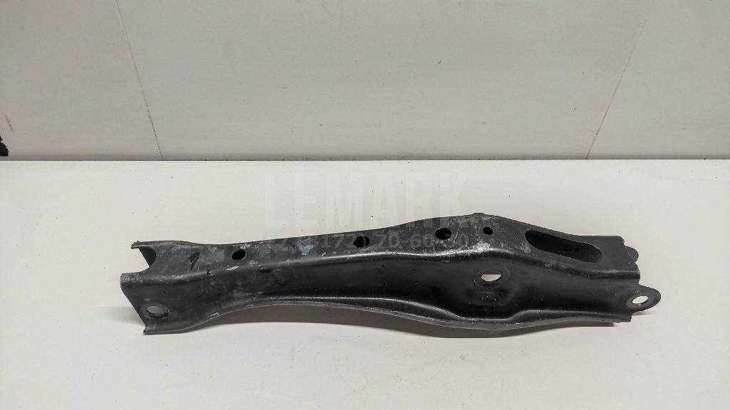 Рычаг задний нижний левый