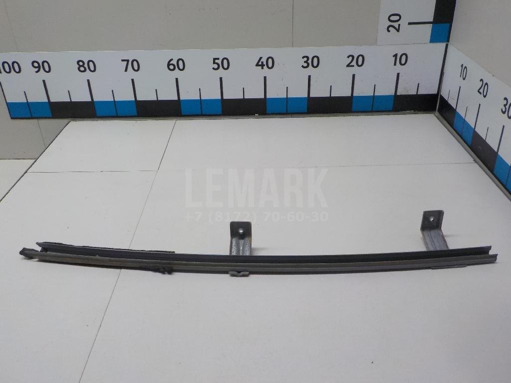 Направляющая стекла двери