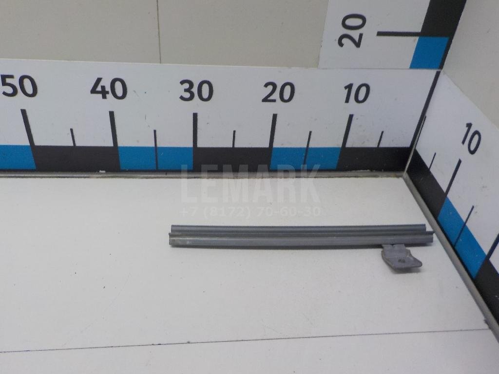 Направляющая стекла двери