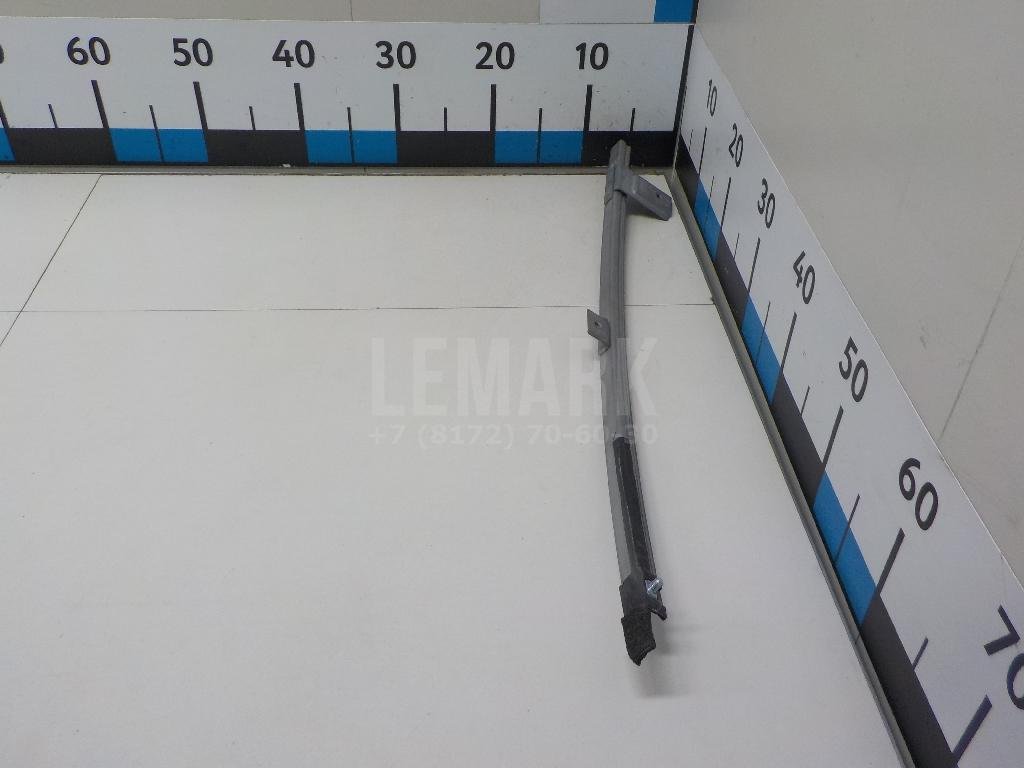 Направляющая стекла двери