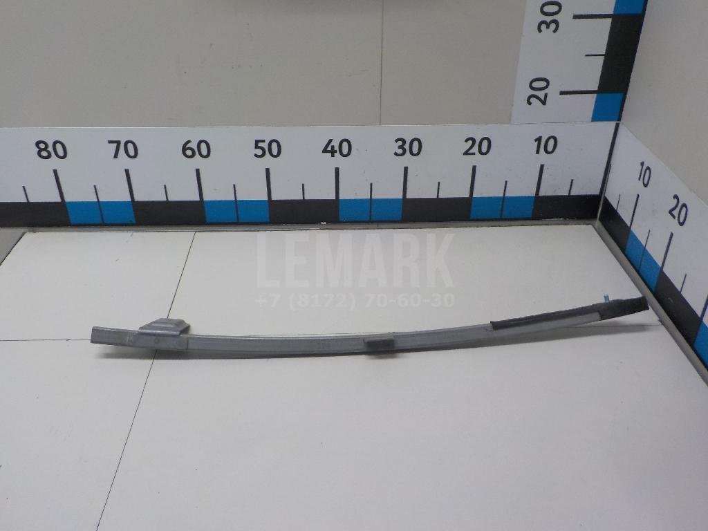 Направляющая стекла двери