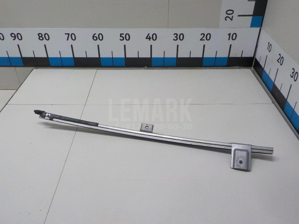 Направляющая стекла двери