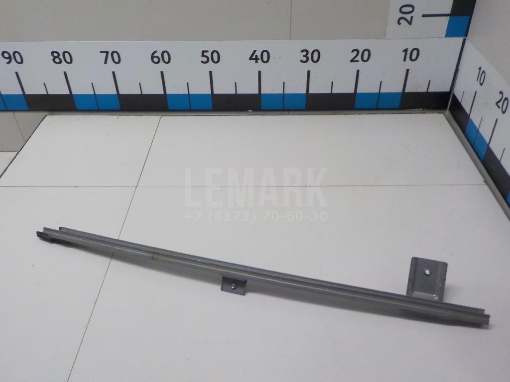 Направляющая стекла двери