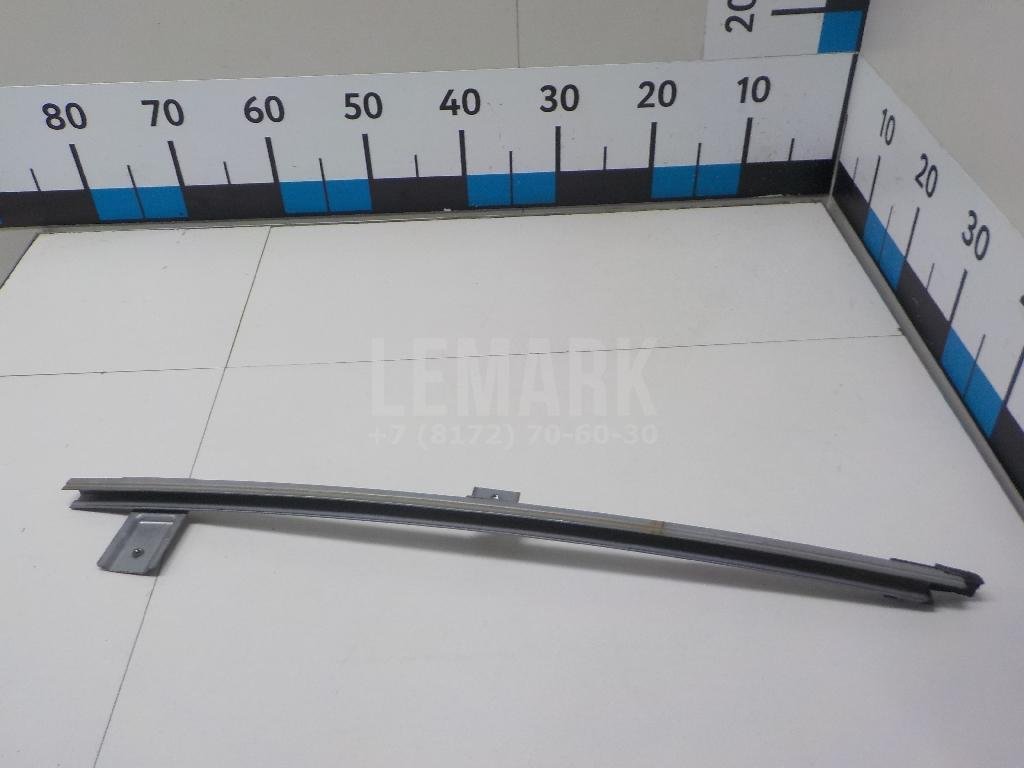 Направляющая стекла двери