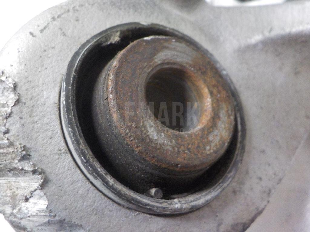 Кулак поворотный задний правый