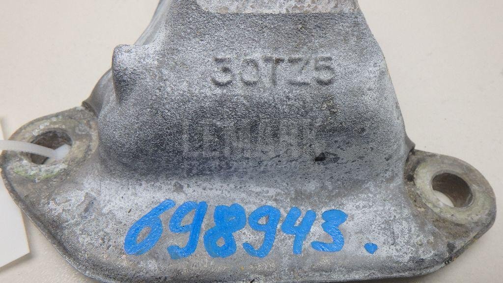 Кронштейн двигателя передний