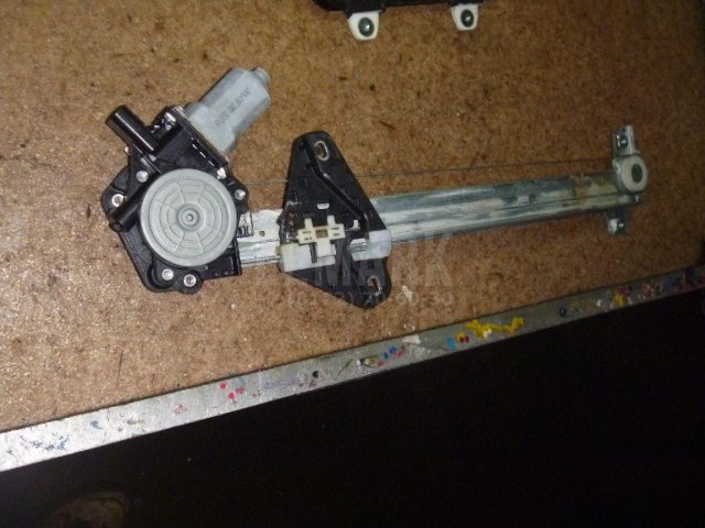 Стеклоподъемник электр. задний левый