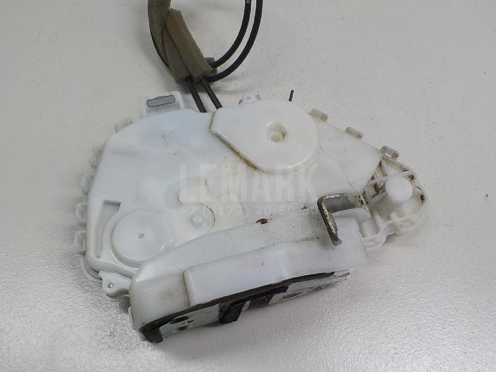 Замок двери передней правой