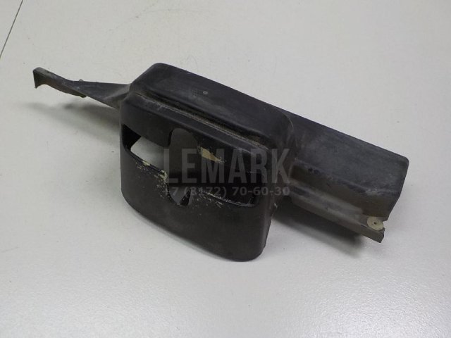 Кожух замка капота