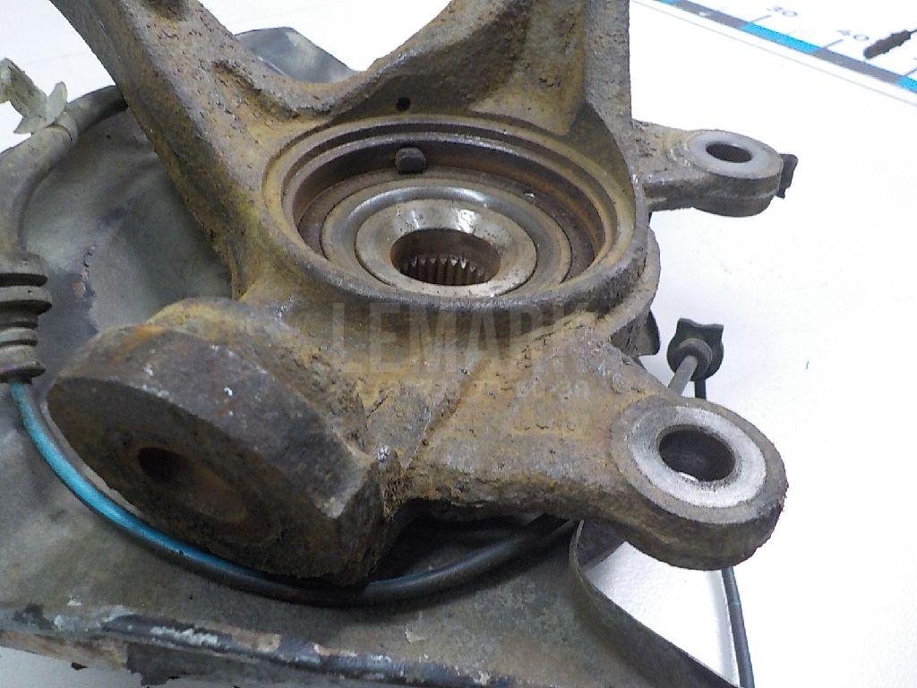 Кулак поворотный передний левый